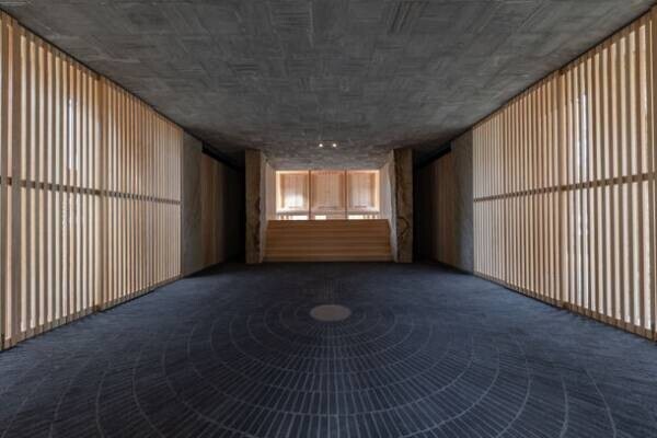 福岡県福岡市「鳥飼八幡宮」が205年ぶりに神殿建替え　原点回帰をコンセプトにした茅葺と巨石の「鳥飼様式」が完成