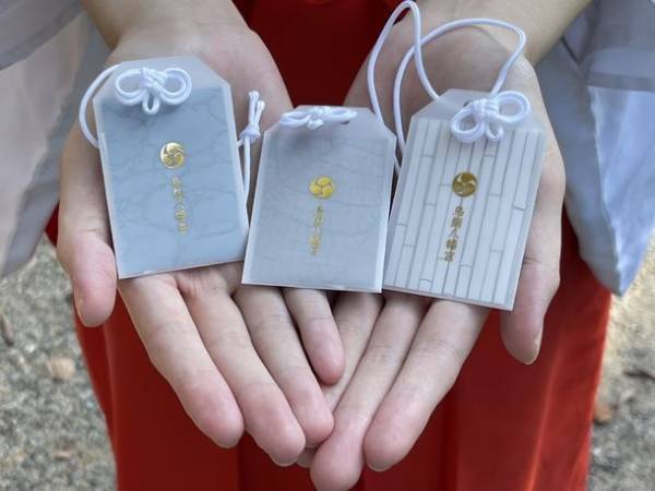 福岡県福岡市「鳥飼八幡宮」が205年ぶりに神殿建替え　原点回帰をコンセプトにした茅葺と巨石の「鳥飼様式」が完成