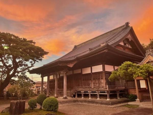 新潟県新発田市の長徳寺にて、大晦日の夕方17時から鐘つき体験を開催