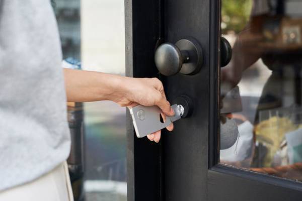 工業デザイナー×創業84年の町工場のコラボ　ジュラルミン削り出し加工のキーケース「DURA-KEY」が1月5日よりCAMPFIREにて予約販売開始