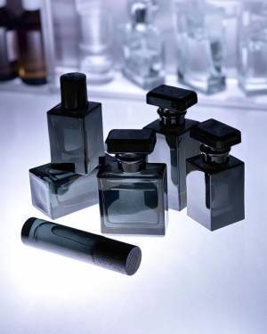 世界に一つだけのカスタマイズフレグランスに人気の新色ボトル「スタールージュ」が登場！