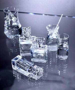 世界に一つだけのカスタマイズフレグランスに人気の新色ボトル「スタールージュ」が登場！