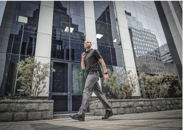 「もう悩まない」外出も仕事もコレ1本！奇跡の素材グラフェンを搭載した多機能パンツ