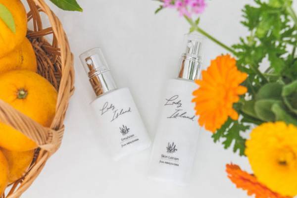 淡路島でのみ栽培、幻の柑橘「なるとオレンジ」の香りが漂う基礎化粧品シリーズからトライアルキットを発売