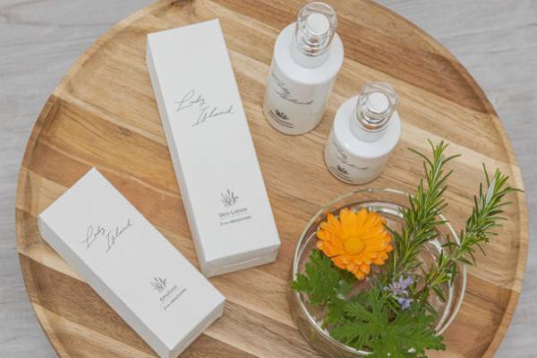 淡路島でのみ栽培、幻の柑橘「なるとオレンジ」の香りが漂う基礎化粧品シリーズからトライアルキットを発売