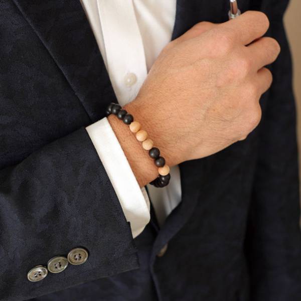 遠赤外線のチカラで体を温め、体の動きを快適にする木製アクセサリー「JUST TOUCH」を販売開始！どんな装いにもフィットするシンプルなデザイン