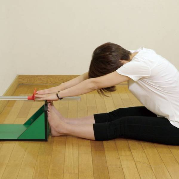 遠赤外線のチカラで体を温め、体の動きを快適にする木製アクセサリー「JUST TOUCH」を販売開始！どんな装いにもフィットするシンプルなデザイン