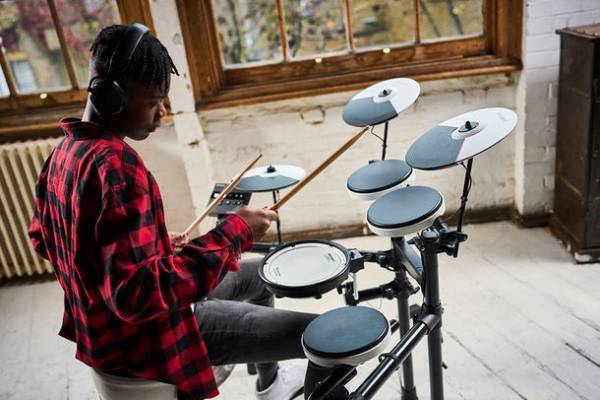 コンパクトなサイズながら本格的なサウンドや演奏感を家で楽しめる電子ドラムのエントリー・モデル 2機種発売