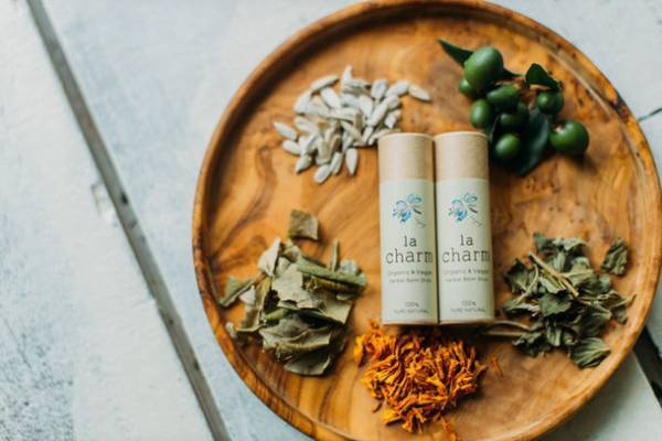 国内初、日本製紙容器のオーガニックスティックバーム「la charm(ラチャアム)」を1月11日(水)に新発売