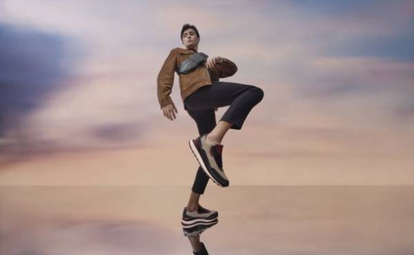 イタリアンレザーブランドの人気のモエナスニーカーに新色・ブラックが登場