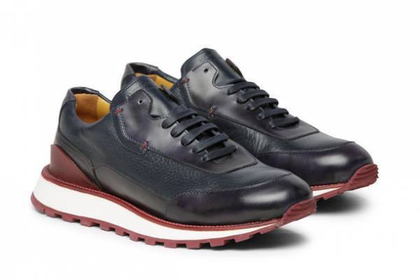 イタリアンレザーブランドの人気のモエナスニーカーに新色・ブラックが登場