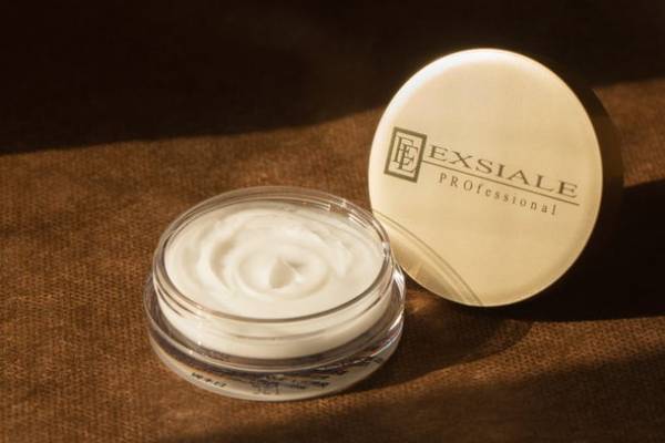 ハーブピーリングの王道「ハーバルピール」の専門店EXSIALEが、期間限定で新規受付再開