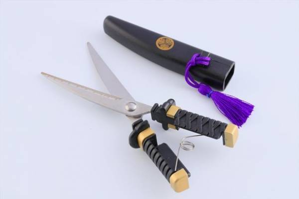 徳川家康になりきって一刀両断！刃物の町・岐阜県関市から家康の愛刀をイメージした携帯用ハサミを1月11日に発売！