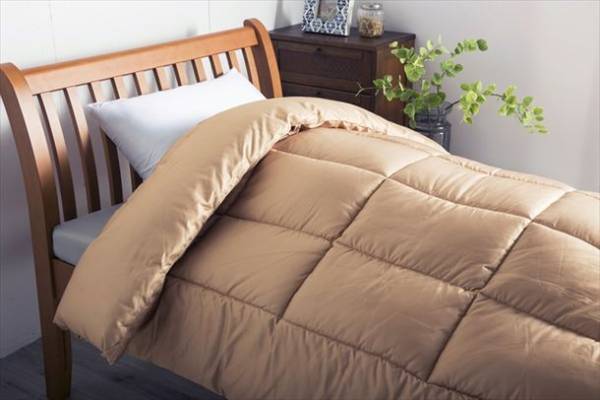 蓄熱効果が高い天然鉱石配合繊維を中わたに使用した「岩盤浴のような掛布団」をラジオ通販にて発売