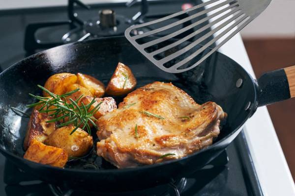 「オーブンでも使える鉄フライパン26cm・鉄カップ350ml」を1月20日より各種オンラインサイトで予約販売開始