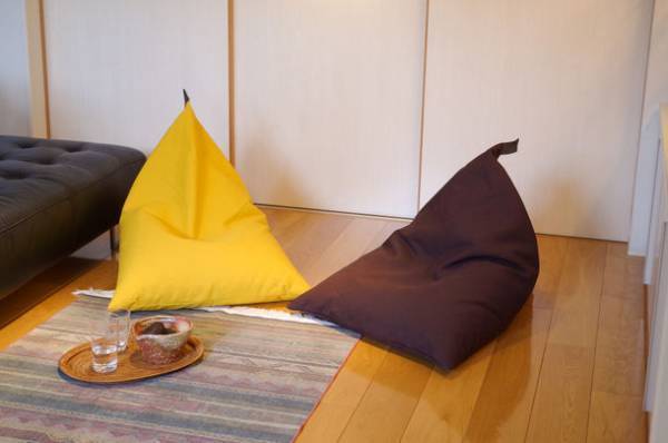 椅子を中心にした家具・インテリアの展示を新宿・OZONEで2023年2月7日まで開催