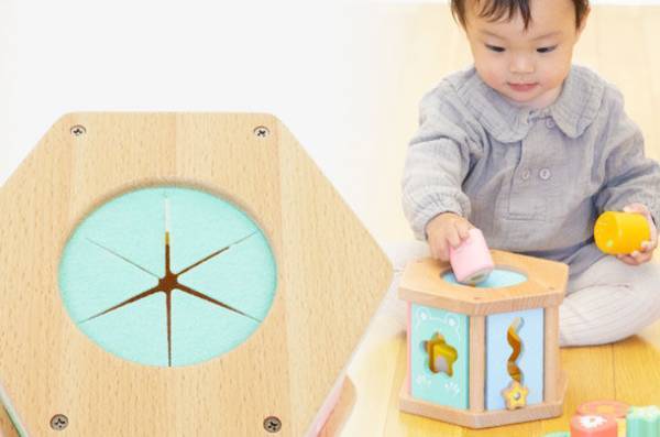 心と脳をはぐくむ0才からの知育玩具「はじめてのつみき もぐもぐボックス」を1月20日に発売