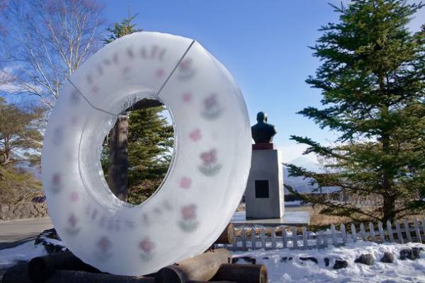 国内最大級「巨大！氷のリース」　山梨県 清里高原で期間限定の特別展示を開始