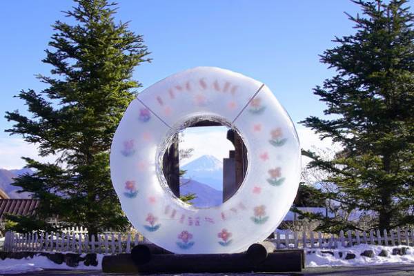 国内最大級「巨大！氷のリース」　山梨県 清里高原で期間限定の特別展示を開始
