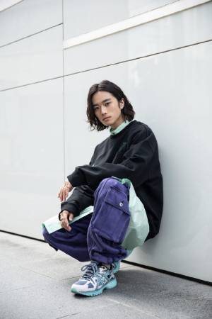 アーティスト 丸山純奈×アシックス中国 コラボ商品が発売！中国店舗＆ECサイトで取扱いスタート　2月6日(月)まで上海での展示も開催