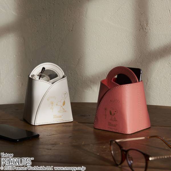 【PEANUTS】スヌーピーデザインのサイエンス雑貨と小物入れ＆トレー、ピーナッツの仲間たちをあしらったスマホスタンドトレー全5商品が2023年1月に発売！