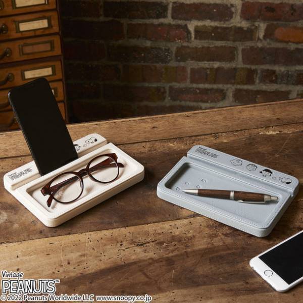 【PEANUTS】スヌーピーデザインのサイエンス雑貨と小物入れ＆トレー、ピーナッツの仲間たちをあしらったスマホスタンドトレー全5商品が2023年1月に発売！