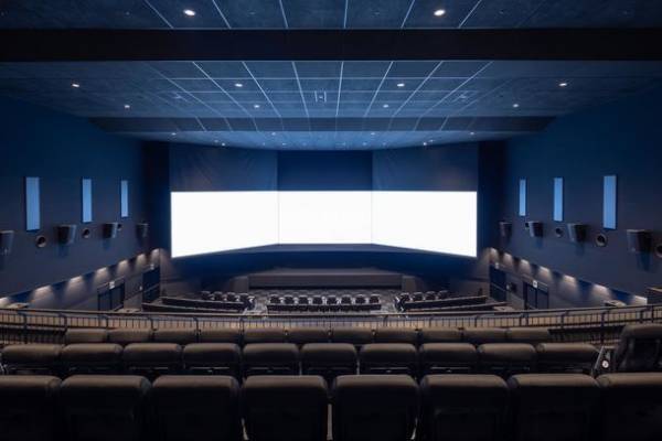 大人気2.5次元舞台「ヒプノシスマイク」初の映画館上映 SMTの次世代シアター「3面ライブスクリーン」にて1/27(金)より期間限定上映決定！