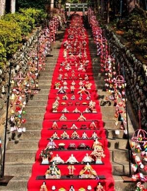 日本一の118段雛飾り！伊豆稲取温泉の「素盞鳴神社雛段飾り」が2023年2月18日～3月12日に開催
