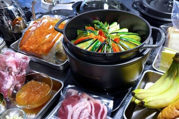 「abrAsus hotel Fuji」が「豚組」とのコラボ料理をスタート！1日1組限定のプライベートホテルで、最上級の体験を。