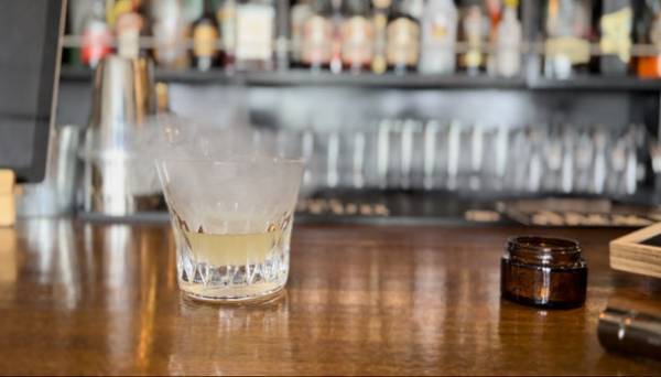 手軽に本格燻製！自宅のグラスでお酒や食材をスモーキーな香りで極上の1品に　『ReSmoked』をMakuakeにて1月19日より先行販売開始！