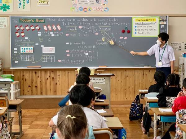 公立小学校としては国内初のイマージョン学級設置校の取り組みリポート記事を公開！