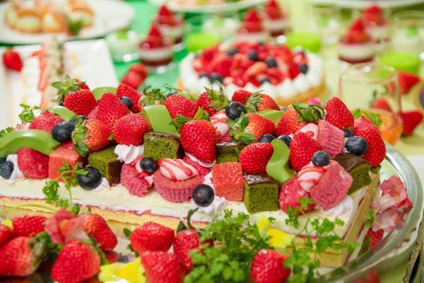 ホテル京阪 京橋 グランデ　レストラン「ロレーヌ」ストロベリーガーデンをイメージした“苺スイーツブッフェ”を2023年2月11日（土・祝）から土日祝限定で開催！