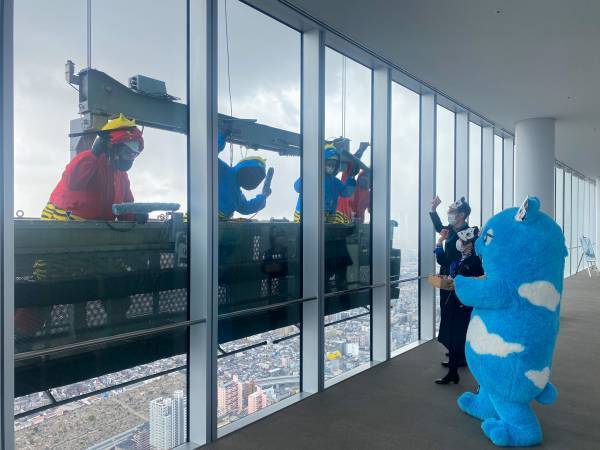 節分限定企画！日本一高いビル「あべのハルカス」でオニはガラスの外！？福はガラスの内！？～１月２４日（火）から２月３日（金）のうち４日間、オニがガラスを清掃します～