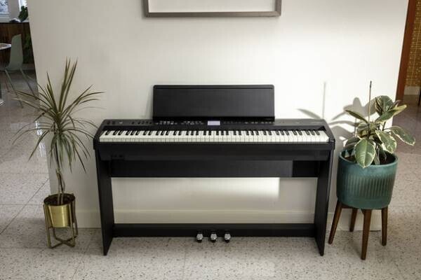 本格的なピアノ音色とタッチ感、エンターテインメント機能も兼ね備えたポータブル・ピアノ発売