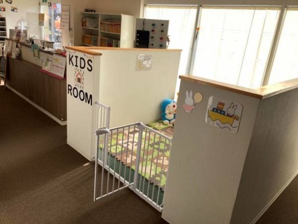 誰にも頼れない「孤育て」、うつ症状や虐待につながるケースも　子供を見てくれる鍼灸整骨院が子育てに悩むママに人気