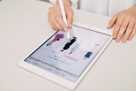 “本当に似合う”指輪が見つかる「パーソナルハンド診断」全店舗のタブレット端末に計測・診断ツールを導入