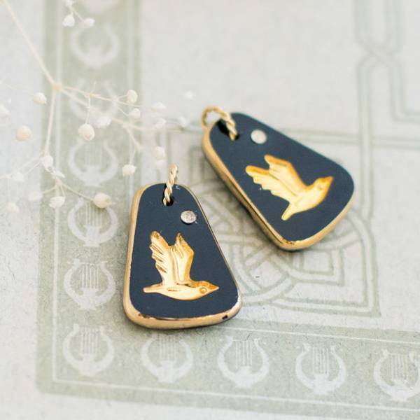 自由が丘のヴィンテージアクセサリーパーツ専門店「レミース」がヨーロッパの貴重なラッキーモチーフパーツを特別に集めた「le meace LUCKY MOTIF 2023」を開催。3/31まで