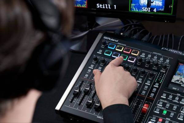 イベント映像配信のオペレートを1台で行える業務用AVミキサーが機能を強化して登場