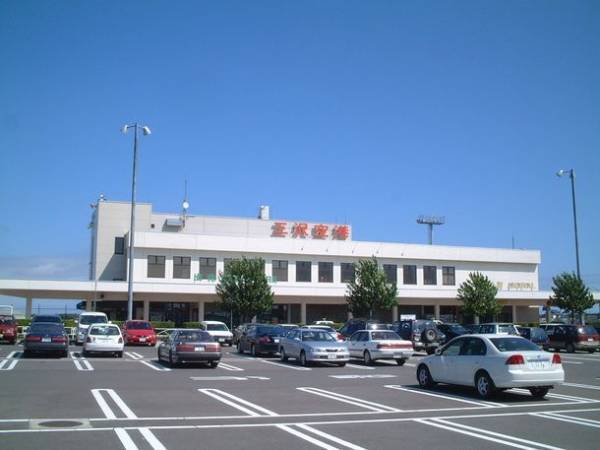 ねぷたでできた青森の名産品・工芸品で三沢空港を埋め尽くす「りんご提灯ジャック」プロモーション、2月2日(木)から実施