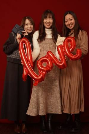 「バレンタインセルフフォト」は真っ赤なスタジオでロマンティックに　渋谷と新宿のセルフ写真館「PICmii」で2月8日(水)から