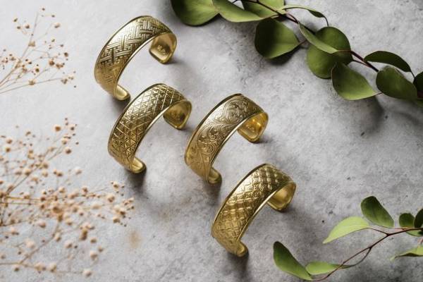 「飾り」の力で笑顔に！“かざりかなぐ”の職人が手掛けた「バングル」を2023年2月1日(水)より販売開始