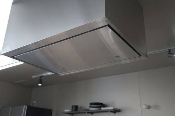 最大幅1,200mm×高さ900mmという巨大サイズまでつくれる　toolboxオリジナル「オーダーレンジフード」販売開始