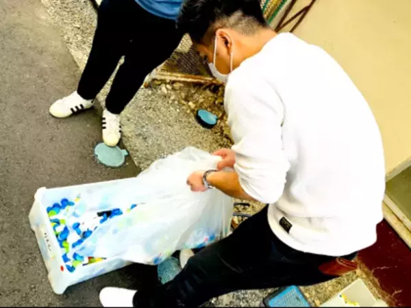 福知山市に特大キャップアート登場！三恵グループの若手社員チームが、市内の団体とともにキャップアートを制作