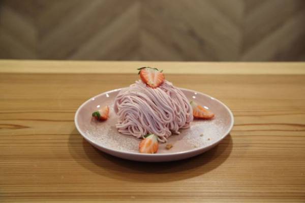 “いちごの村”奈良・明日香村は、シーズン真っ只中！村内16店でのスイーツフェア開催にあわせて「いちご列車」と「いちごバス」が登場！