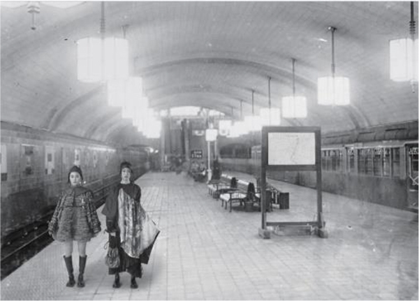 大阪モード学園とコラボレーションした初のアート企画フォトジェニックシティ梅田～梅田は、世界が振り向く無限の可能性であふれてる。～2023年2月20日(月)～3月5日(日)