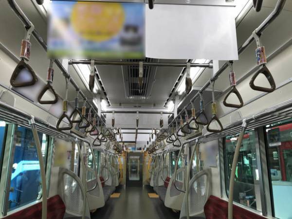 キャラクターイラストデザインサービス「usachimu's!!」が都営線の吊手広告をジャック！