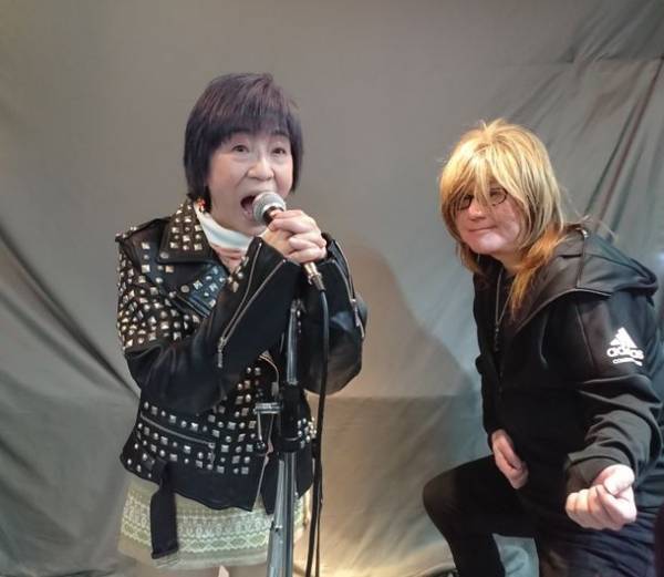 認知症予防にヘビメタを習う高齢者が急増！？おじいとメタルで“オジーメタル”　公式ガイドブック発売開始