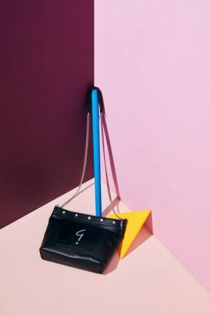 アニエスベー、2023春夏新作コレクション展開　晴れた日の空に映える色とりどりのバッグなどフレッシュなカラーを楽しめる新作をラインアップ