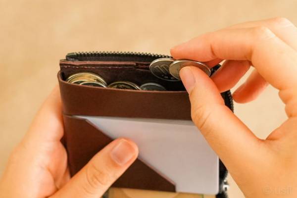 収納量が少ない。使いにくい。ミニ財布の不便を解決した、薄くて小さい財布『slim BRIDLE』を発売