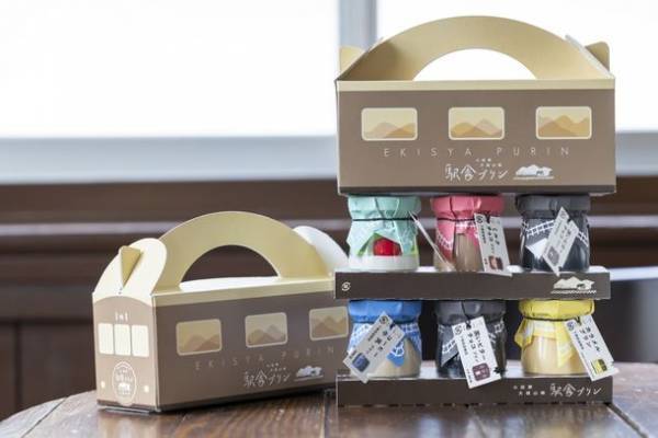 小田原市の大雄山線駅舎カフェ1の1にバレンタインを記念してハートのつり革が登場！伊豆箱根鉄道とコラボしたバレンタインデー特別企画も開催